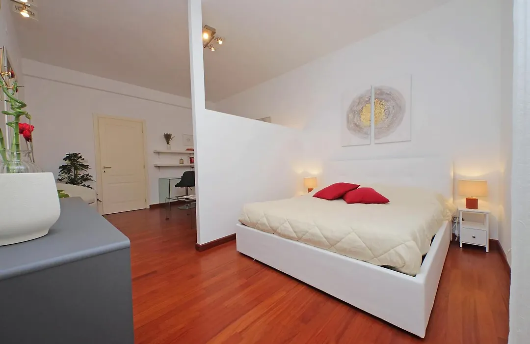 Modern Apartment Near Metro Malatesta With Balcony & Wi-Fi-1