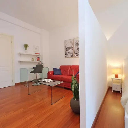 Modern Apartment Near Metro Malatesta With Balcony & Wi-Fi-2